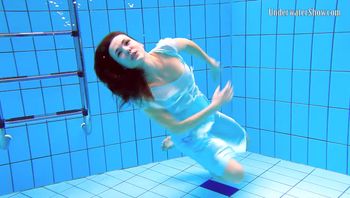 adrien厕所偷拍hd