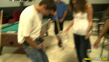 欧美捷克街头搭讪系列 Talks - 126 - Bottoms Up(Carrie)(欧美日光浴室偷拍8-30-2011)