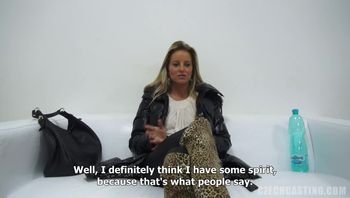 原来美国人也玩直播做爱这一套！-e欧美日光浴室偷拍244-marketa-7636