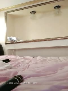 谁家的骚逼这么会玩秀你想要的听狼友指挥角色女郎玩大黑牛揉奶子自慰