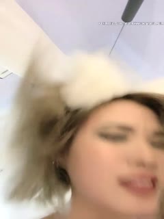 骚气黄色短发妹子情趣装扮口口啪啪，近距离特写深喉舔蛋上位骑坐自己