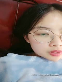 迷人的小少妇每周一啪，让大哥揉着奶子脱了胸罩露脸口口大鸡巴，让大