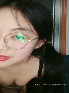 迷人的小少妇每周一啪，让大哥揉着奶子脱了胸罩露脸口口大鸡巴，让大